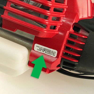 TROY-BILT trimmerin tunnistetarran sijainti