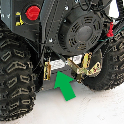 TROY-BILT kaksivaiheisen/kolmivaiheisen lumilingon tunnistetarran sijainti