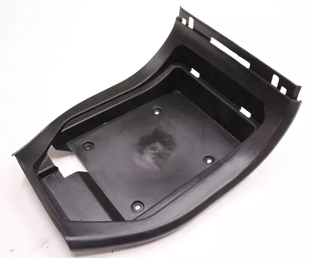 Kontio Motors Kruiser Long Range: Istuimen alapuolisen akun kiinnityksen taustamuovi - Kontio Kruiser Long Range varaosat - 499-115210 - 1