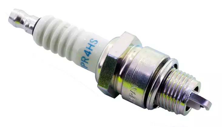 NGK sparkplug BPR4HS - Ruohonleikkurin sytytystulpat - D66140 - 1
