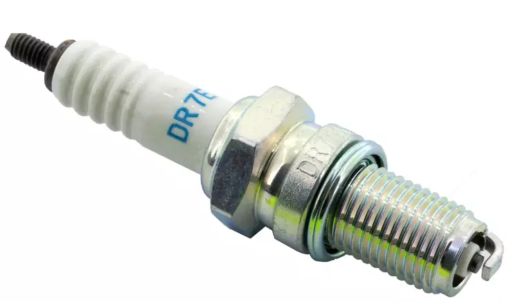 NGK sparkplug DR7EA - Ruohonleikkurin sytytystulpat - D700 - 1