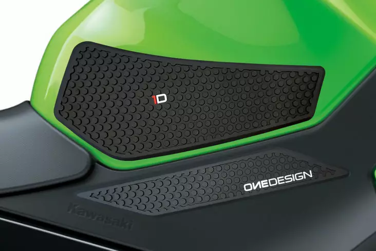 Puig Lateral Tank Pads Kawasaki C/Black - Moottoripyörän tankinsuojat - D337460 - 1