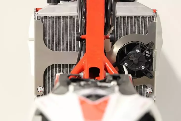 AXP Radiator Braces Red Beta 350RR/390RR/430RR/480RR/500RR 20-22 - Moottoripyörän jäähdyttimen suojat - D343111 - 1