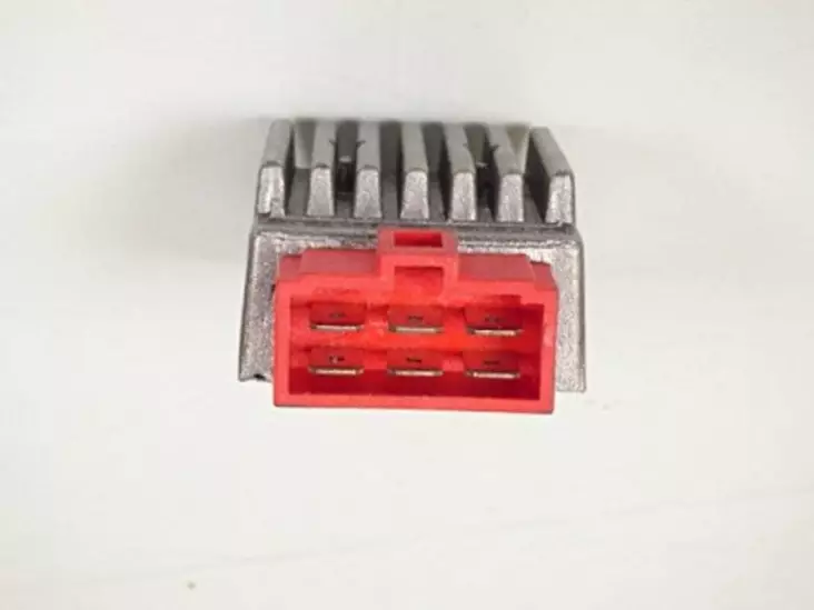 Forte Jännitteensäädin, 6-liit., Punainen, Aprilia 09- / Derbi / Gilera 09- - Mopon ja skootterin jännitteensäätimet - D479641 - 1