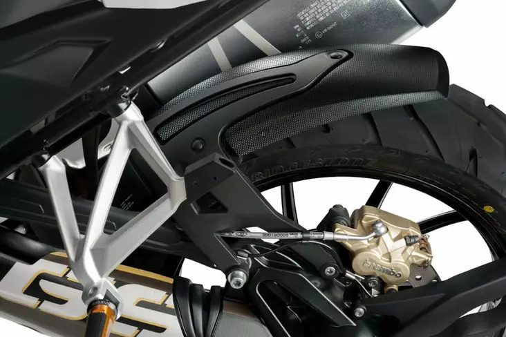 Puig Hugger Bmw R1200Gs/1250Gs 18'- C/Simil Carbo - Sisälokarit ja ketjusuoja - D297161 - 1