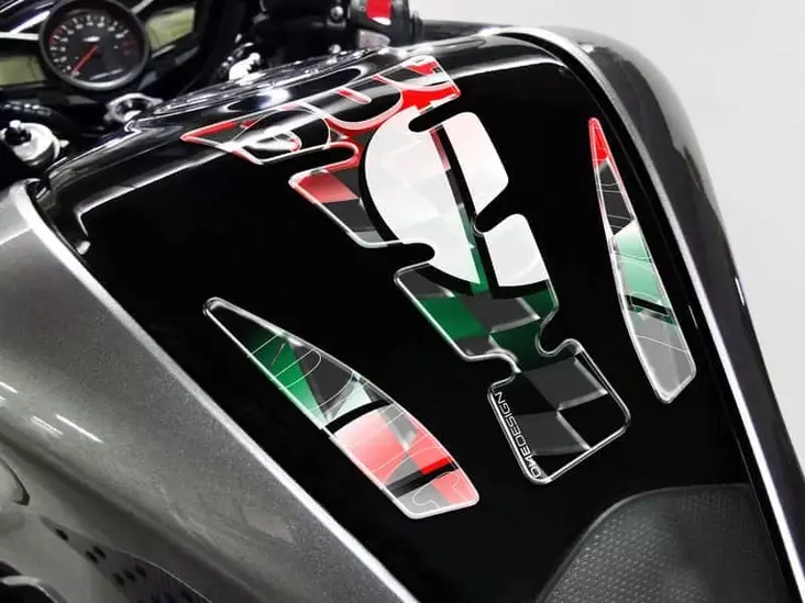 Puig Tank Pad Wings Ducati C/Red-Black - Moottoripyörän tankinsuojat - D298241 - 1