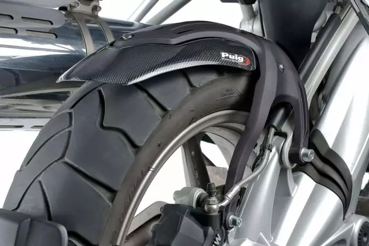 Puig Rear Hugger Bmw R1200Gs/R1200Gs Adventure C/Carbon - Sisälokarit ja ketjusuoja - D93302 - 1