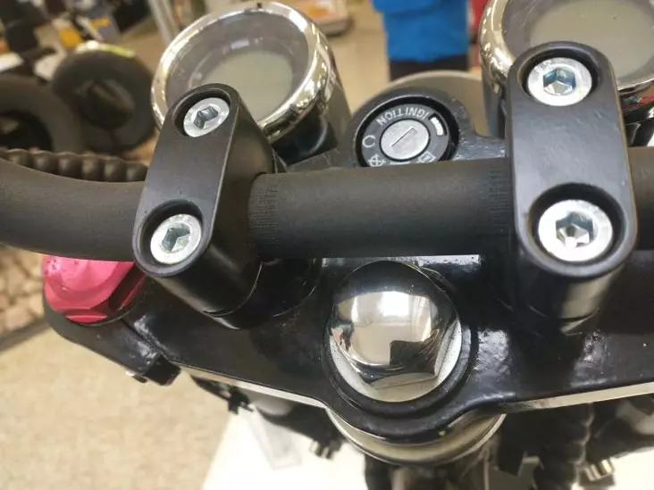 Kontio Motors Kruiser Heritage: Ohjaustangon kiinnikkeet - Kontio Kruiser Heritage varaosat - 499-133644 - 1