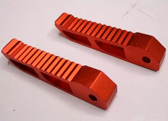 Kontio Motors Kruiser: Jalkatapit - Kontio Kruiser ja Premium Pack varaosat - 499-115044 - 1