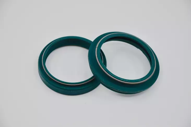 SKF Heavy Duty Oil & Dust Seal 48 mm. - KAYABA/OHLINS - Etuteleskooppien tiivisteet - D328145 - 1