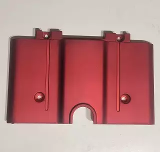 Kontio Motors Kruiser Heritage: Akkukotelon kannen takaosa punainen - Kontio Kruiser Heritage varaosat - 499-119036 - 1