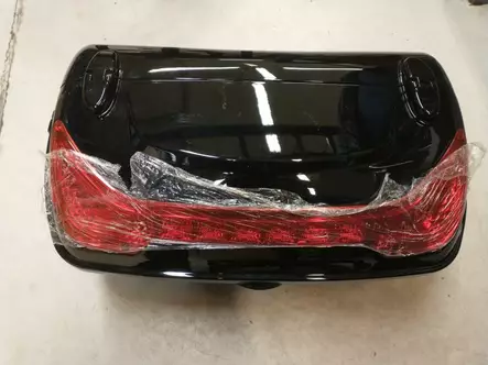 Kontio Motors Silverfox Four: Taka säilytyslaatikko musta - Kontio SilverFox Four varaosat - 499-115766 - 1