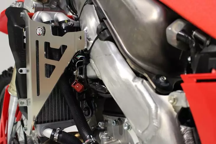 AXP Radiator Braces Red Honda CRF250R/CRF250RX 20-21 - Moottoripyörän jäähdyttimen suojat - D343107 - 1