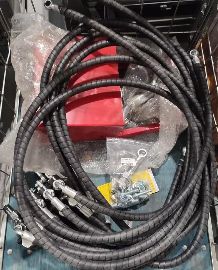 Bronco Venttiilipöytä Muunnossarja 77-13000 08.2022-> - Työlaitteiden varaosat ja tarvikkeet - D456157 - 1