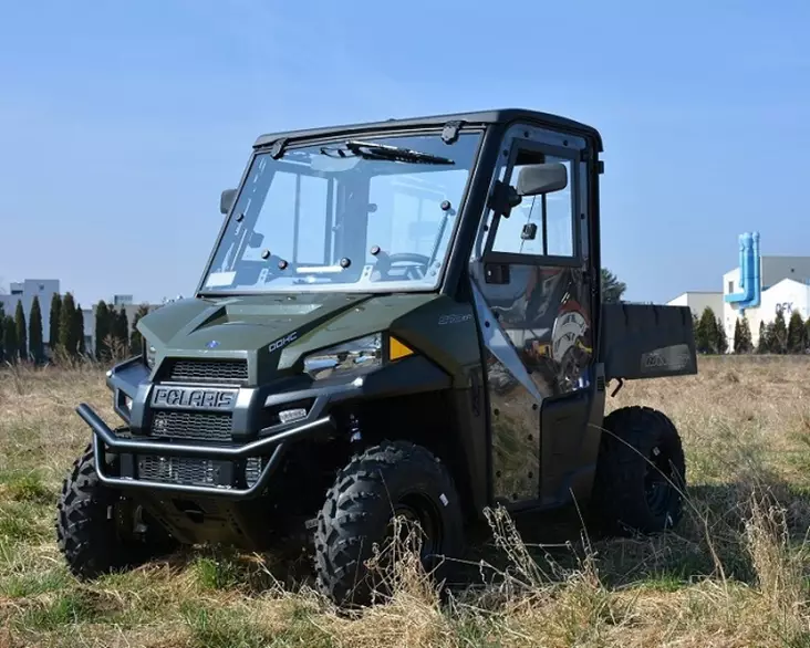 DFK Täysi Ohjaamo Lämmöllä + pyyhin/pesin Polaris Ranger 570 Midsize 2015-2021 - Mönkijän DFK lämpöhytit - D434867 - 1