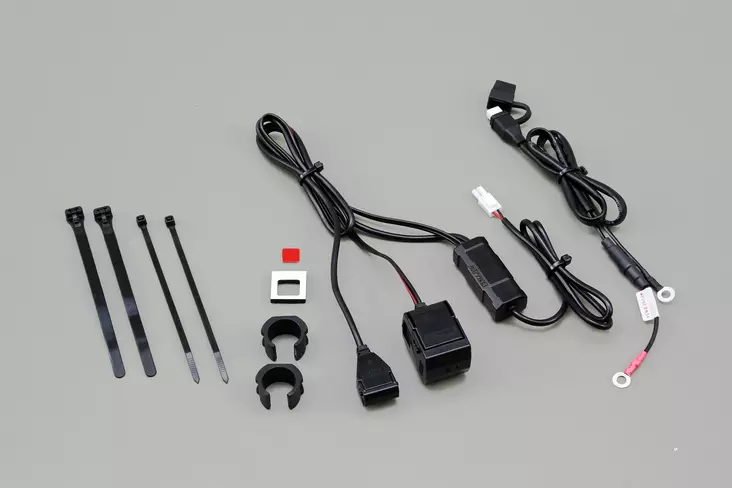 Daytona 12V USB/Tupakansytytin pistorasia - Matkapuhelinpidikkeet ja tarvikkeet - D160148 - 1