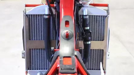 AXP Radiator Braces Red spacers Gas-gas EC250/EC300 18-20 - Moottoripyörän jäähdyttimen suojat - D243659 - 1