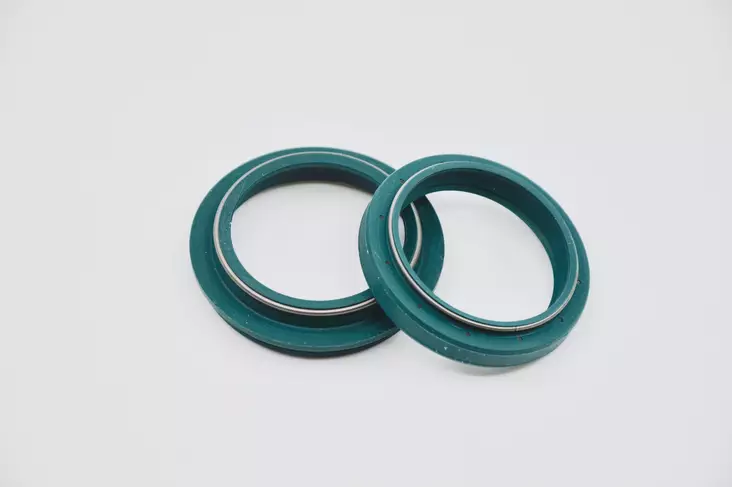 SKF Oil & Dust Seal 41 mm. - KAYABA - Etuteleskooppien tiivisteet - D328129 - 1