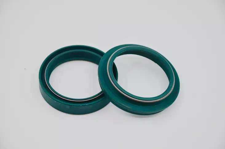 SKF Oil & Dust Seal 45 mm. - SHOWA - Etuteleskooppien tiivisteet - D328139 - 1